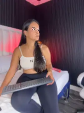 luciemillerr (F young) - spank ass x 20