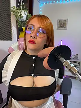 Luna_Paris_ live cam on StripChat