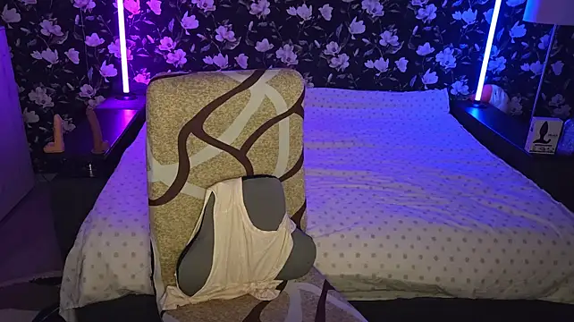 Vuitton live cam on StripChat