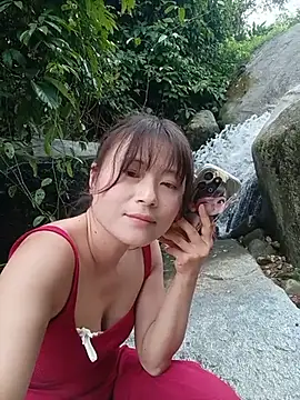 Linda-yiyi live webcam