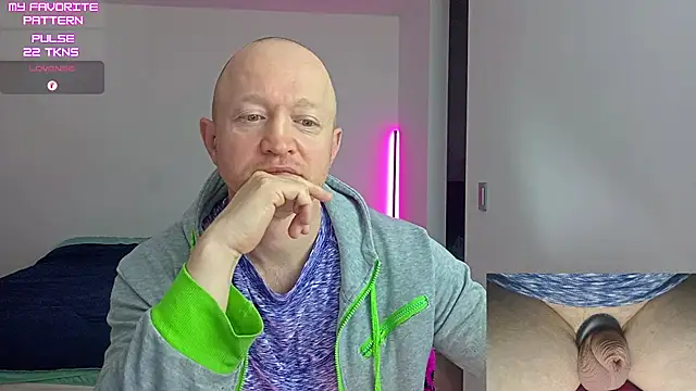 kevintyler69 live cam on StripChat