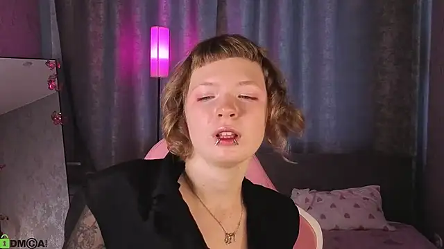 VioletDesiree live cam on StripChat
