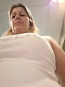 nikkiblisss (F milf) - Pussy play using fingers✋️