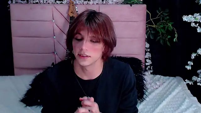 oli_dusk (M twink) - PLAY GUITAR BEHIND NECK NAKED