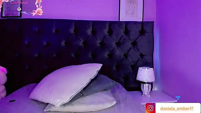 Amira_Ember webcam