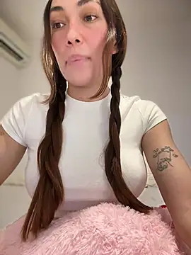michelleferry_ (F young) - flash boobies