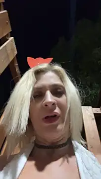 HOTLadyluna webcam