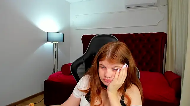 ChloeHalses live sex cam