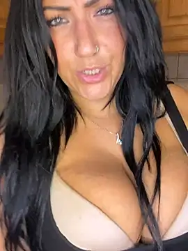 LittleMissEeve live cam on StripChat