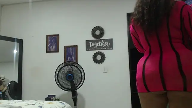BombasticASSXXX live cam on StripChat