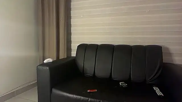YoungHungOh live cam on StripChat