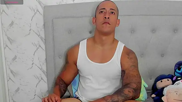 luigiferrara live cam on StripChat
