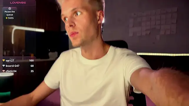 Leonnextdoor