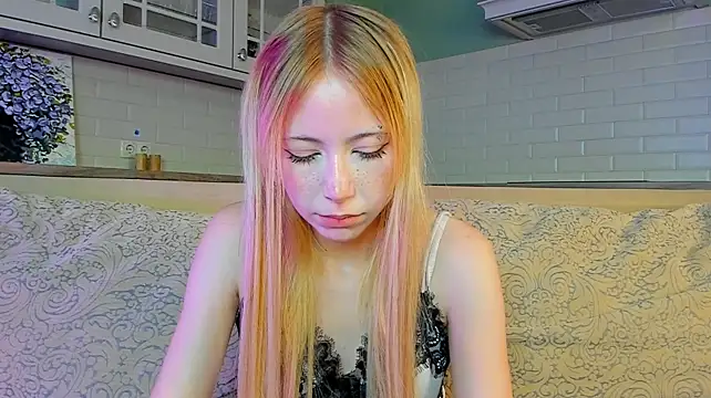 UWU_flower live cam on StripChat