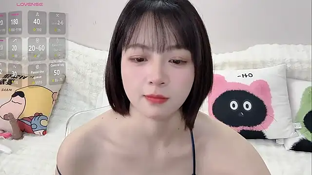 Lucy-8 live sex cam