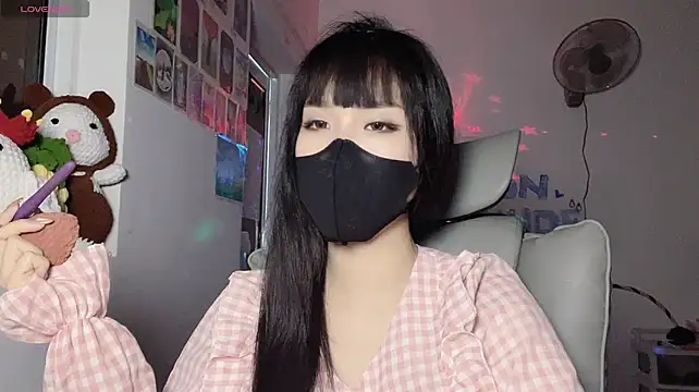 Tieu-May live cam on StripChat