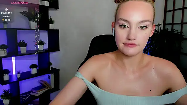 Ida_FaneStain live cam on StripChat