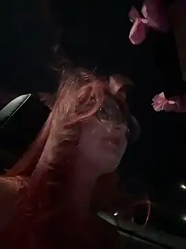 urpuppymoon (F young) - 💦 squirt under semi truck 💦