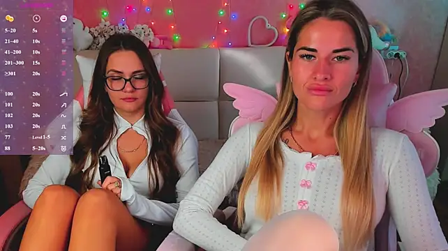 hotty_girls_here live cam on StripChat
