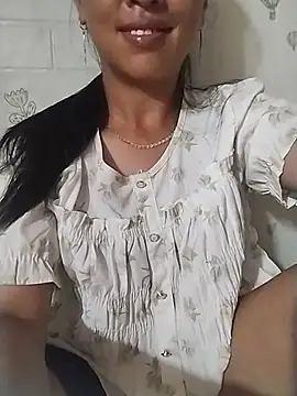 Helen-nn live cam on StripChat