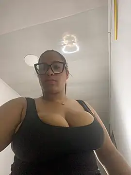 NV-Nikoll live cam on StripChat