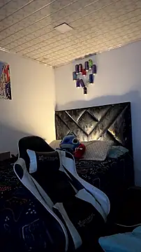 sharontev (Ask my age) - Completely naked +Anal plug for 5 minut