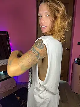 mommyselenafit_ (F mature) - t shirt off