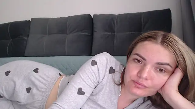 Isabelitta333 live cam on StripChat