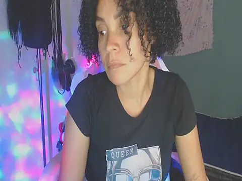 shayna_cute live cam on StripChat