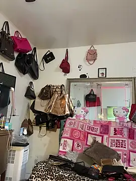 Motherbigbus live cam on StripChat