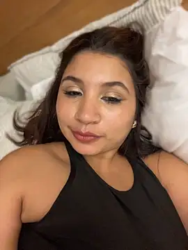 MiahJones_ live cam on StripChat