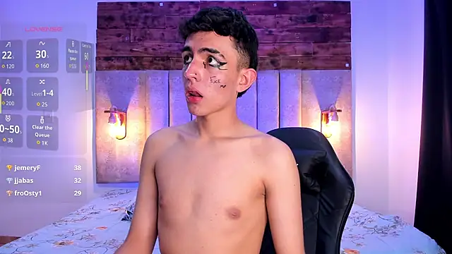 Eithan__wolf live cam on StripChat