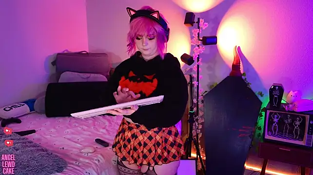 Angel-Lewd-Cake live room snapshot on Stripchat