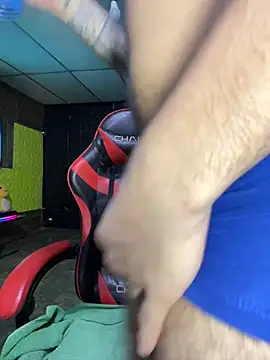 AlessandroAGT live cam on StripChat