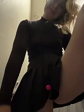 -naughtyangel- (F teen) - pussy lips show close to camera