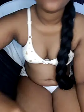 sexyritika12 live cam on StripChat