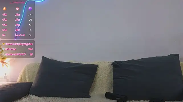minty_bite live cam on StripChat