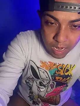 logatto_locat live cam on StripChat