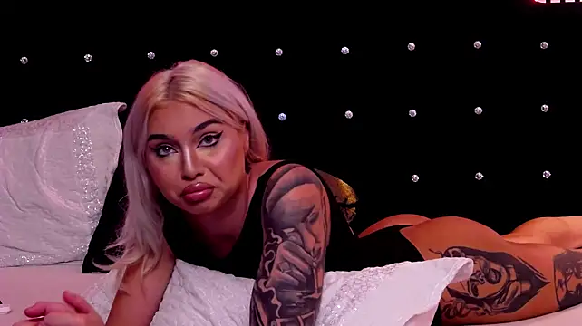 TaniaBliss live cam on StripChat