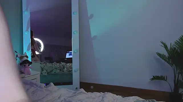 L1ittle_kitty_ live cam on StripChat