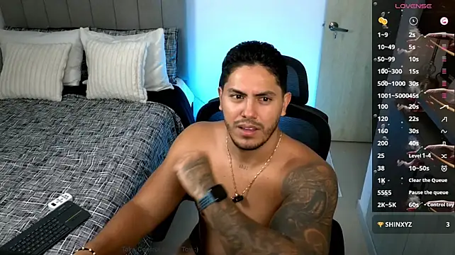 owen-pierces live sex cam