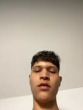 Twinkcock22 live cam on StripChat