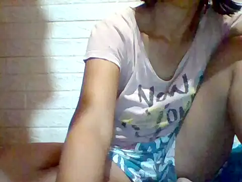 pinay4u69 live cam on StripChat