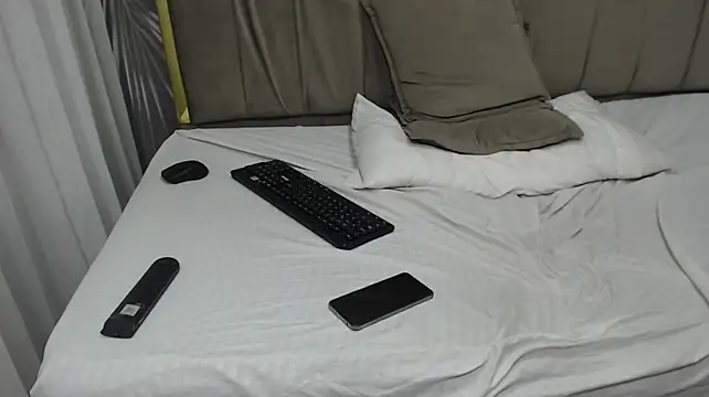 tombakker live cam on StripChat