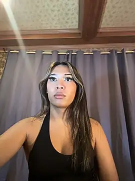 hugecock_tamira live cam on StripChat