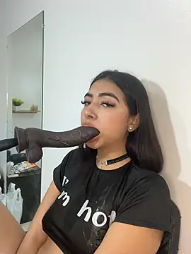 cherry_skinnyy_ live cam on StripChat