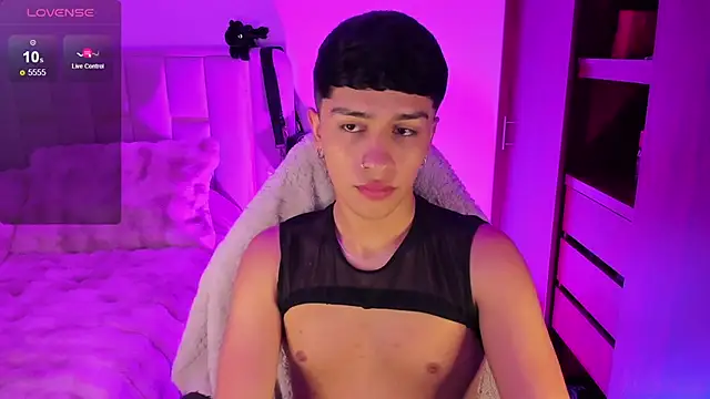 Matheewx_m live cam on StripChat