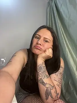 xiomi_milf live cam on StripChat