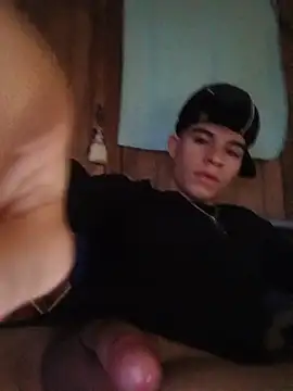 Oliver_LA live cam on StripChat