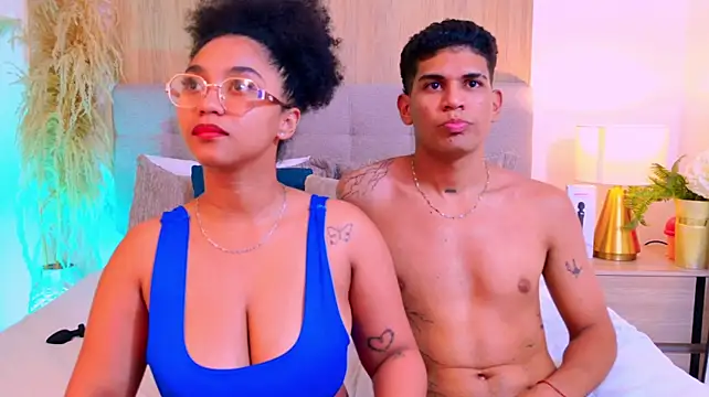 RoseAndDominic live cam on StripChat